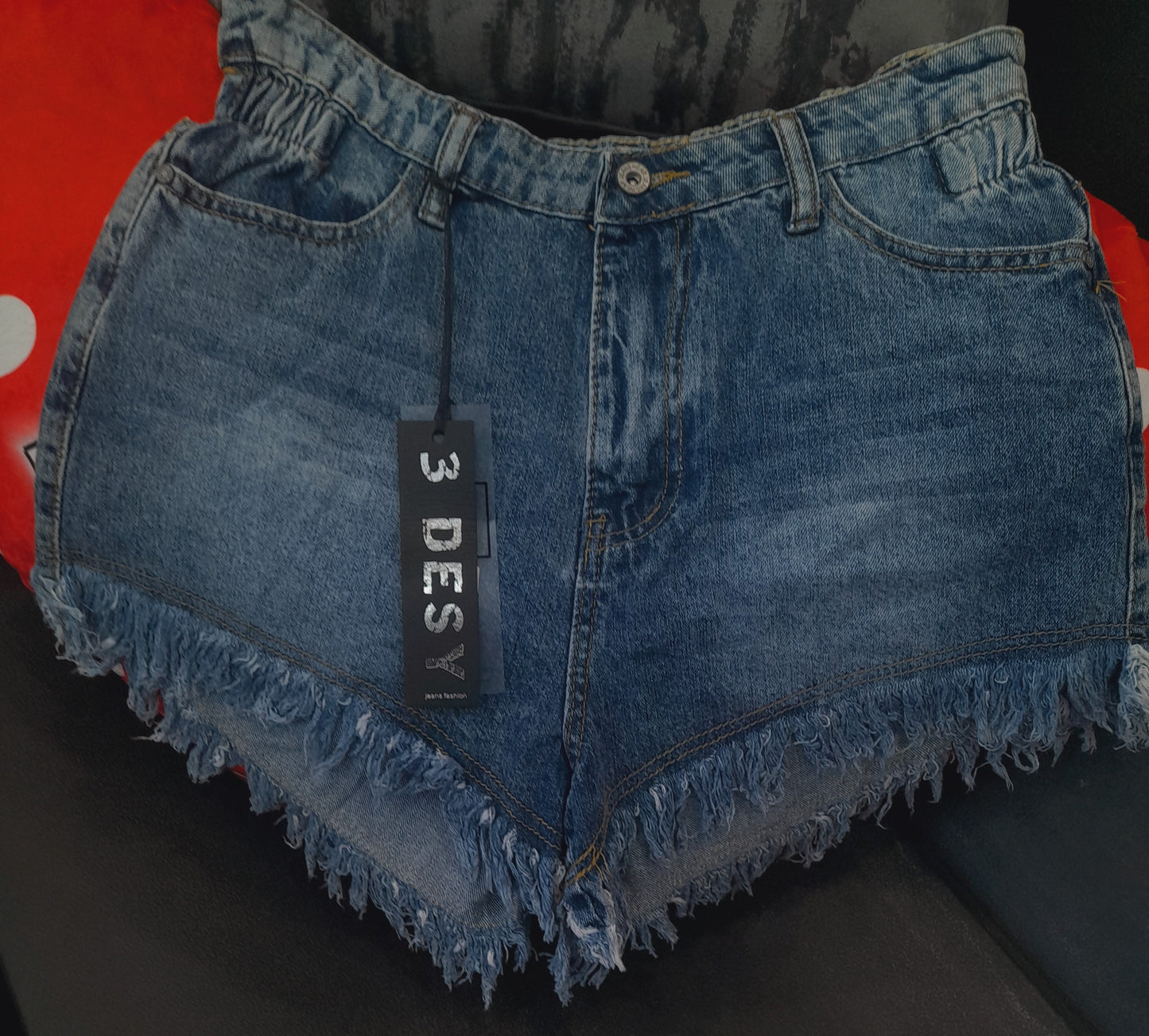 SHORTS 33 DESY