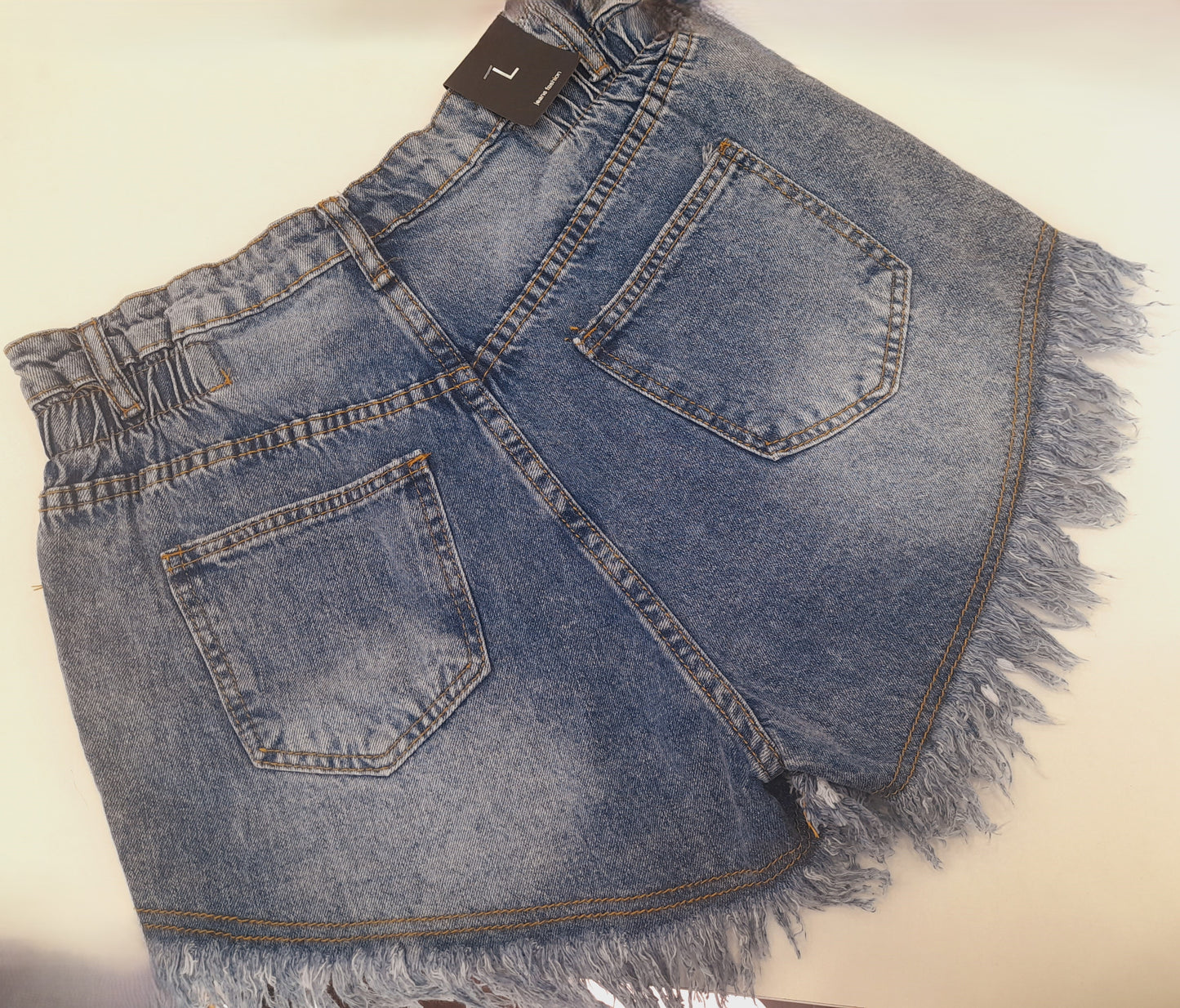 SHORTS 33 DESY
