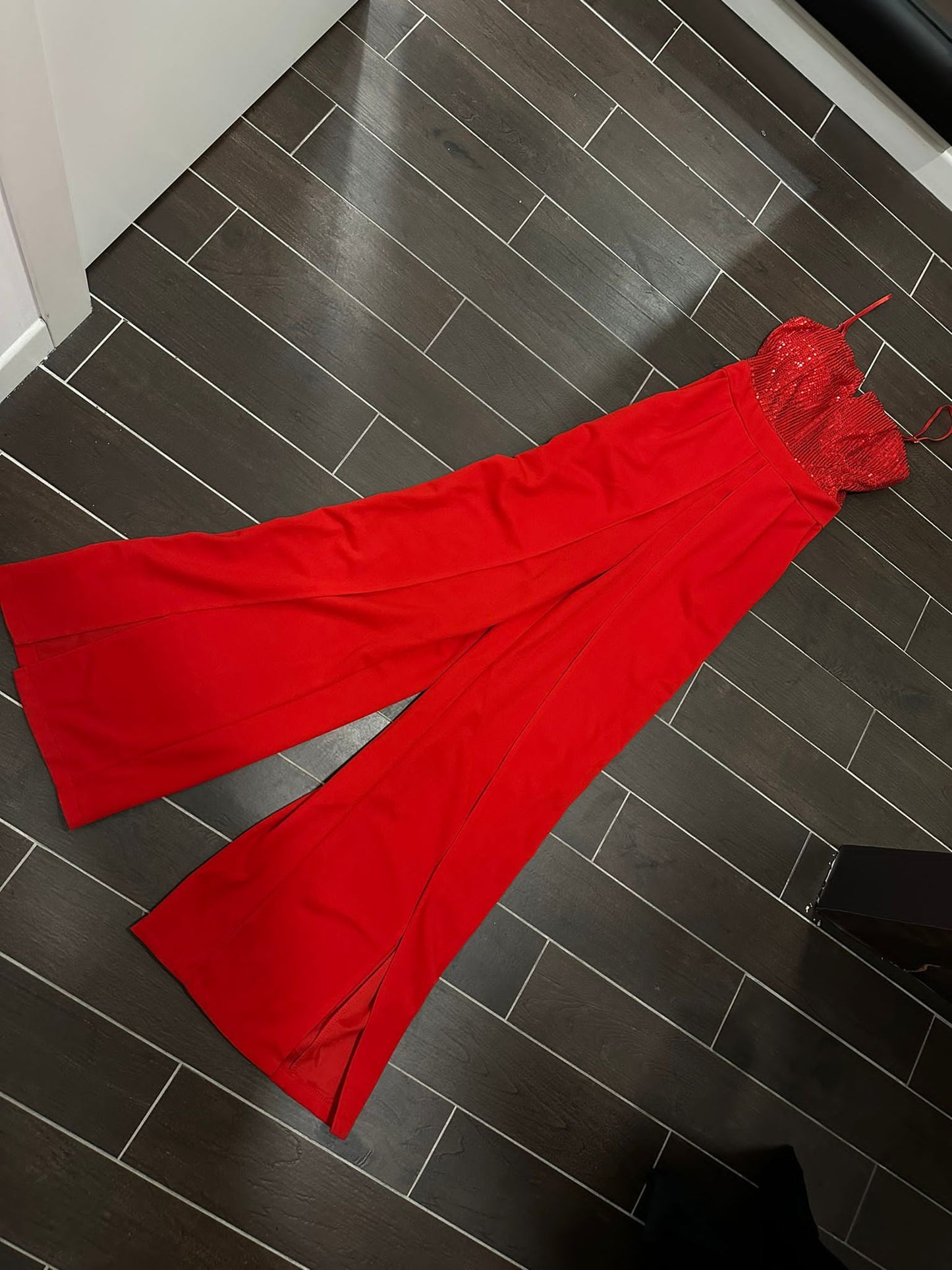 TUTA ELEGANTE ROSSA CON PAILLETTES
