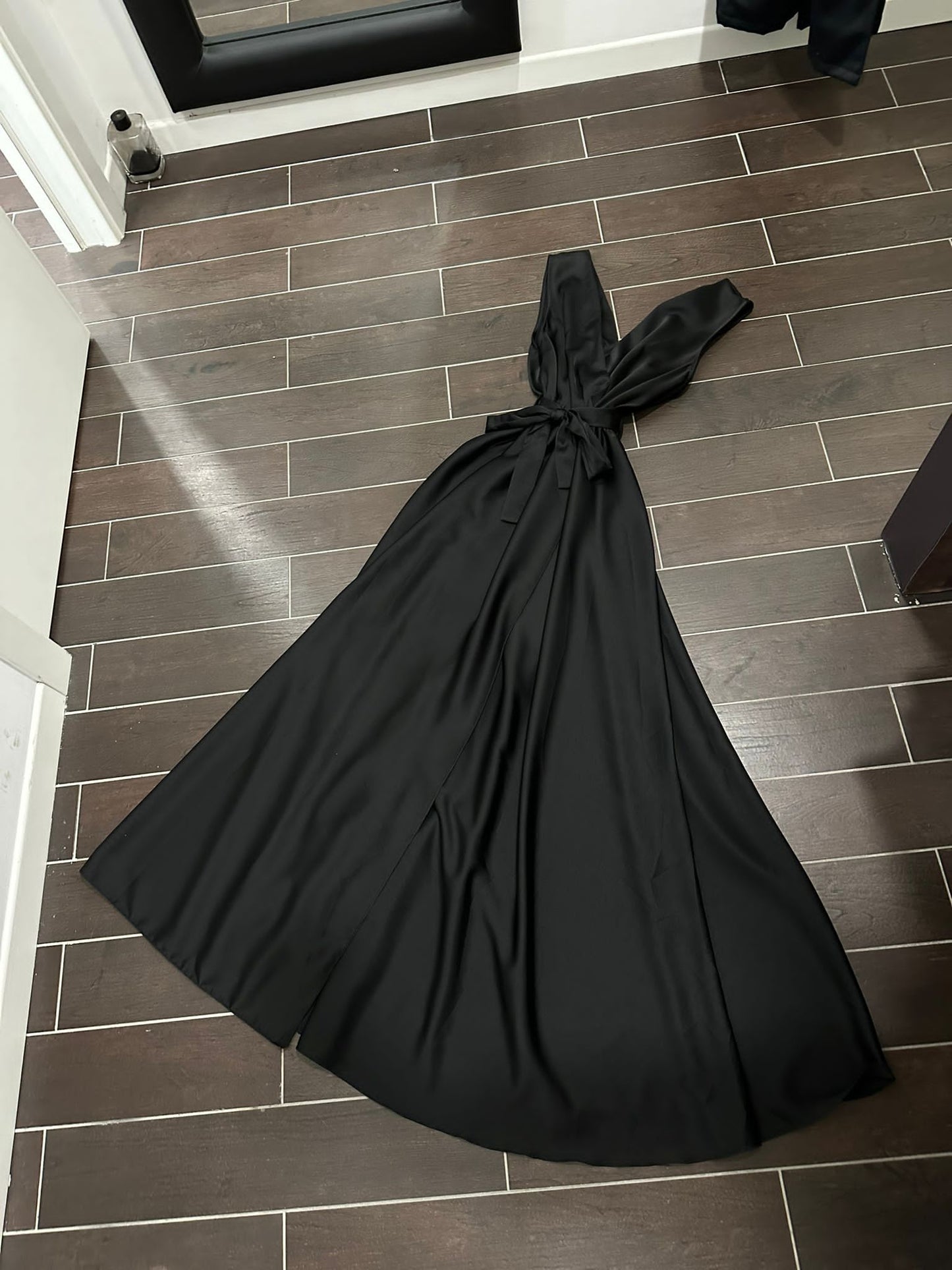 VESTITO LUNGO IN RASO NERO