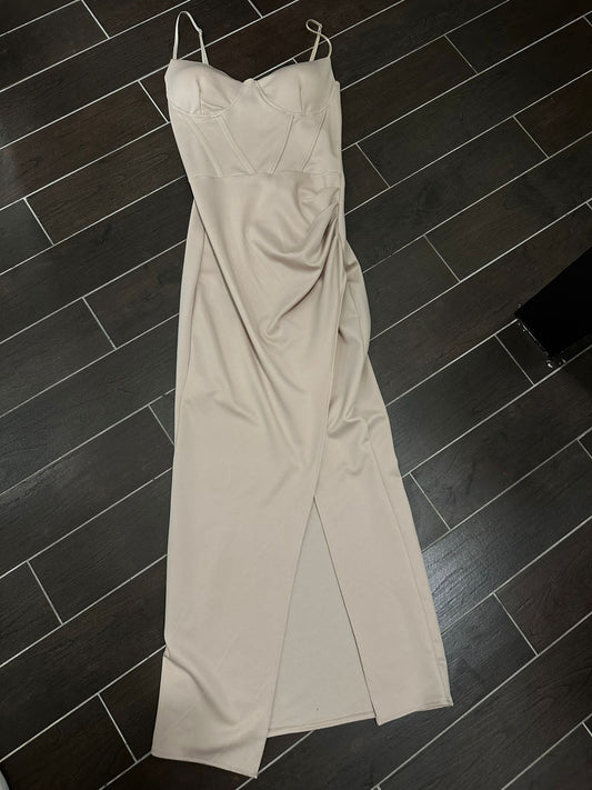 VESTITO CON SPACCO