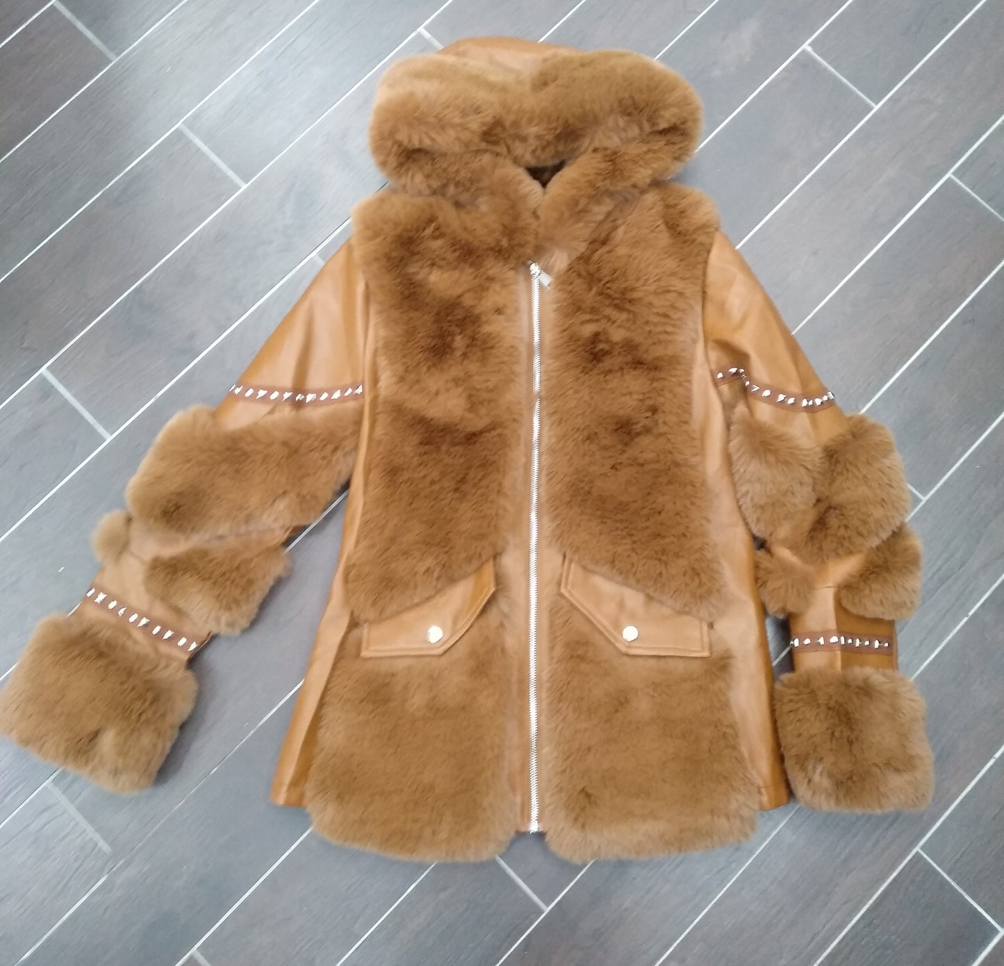 GIACCA SIMIL PELLE CON BORCHIE