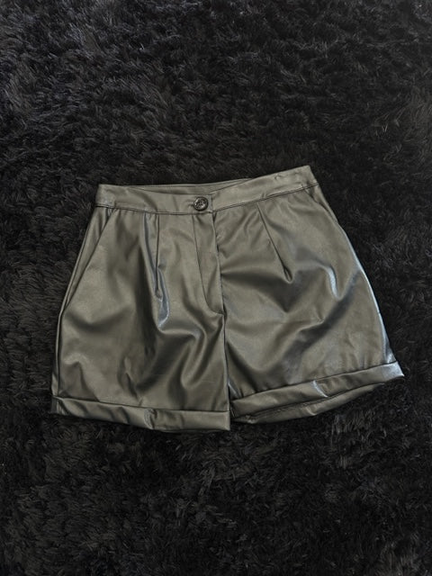 PANTALONCINO SIMIL PELLE BELLA E VIZIOSA
