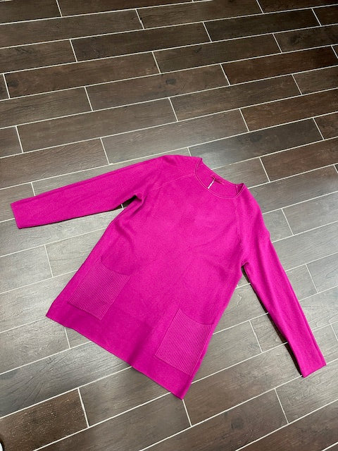 MAGLIA MAGENTA CON TASCHE