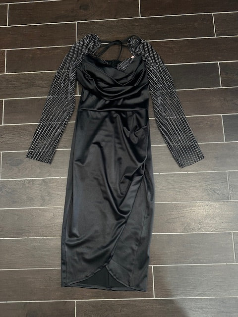 VESTITO NERO LUNGO CON MANICHE STRASS